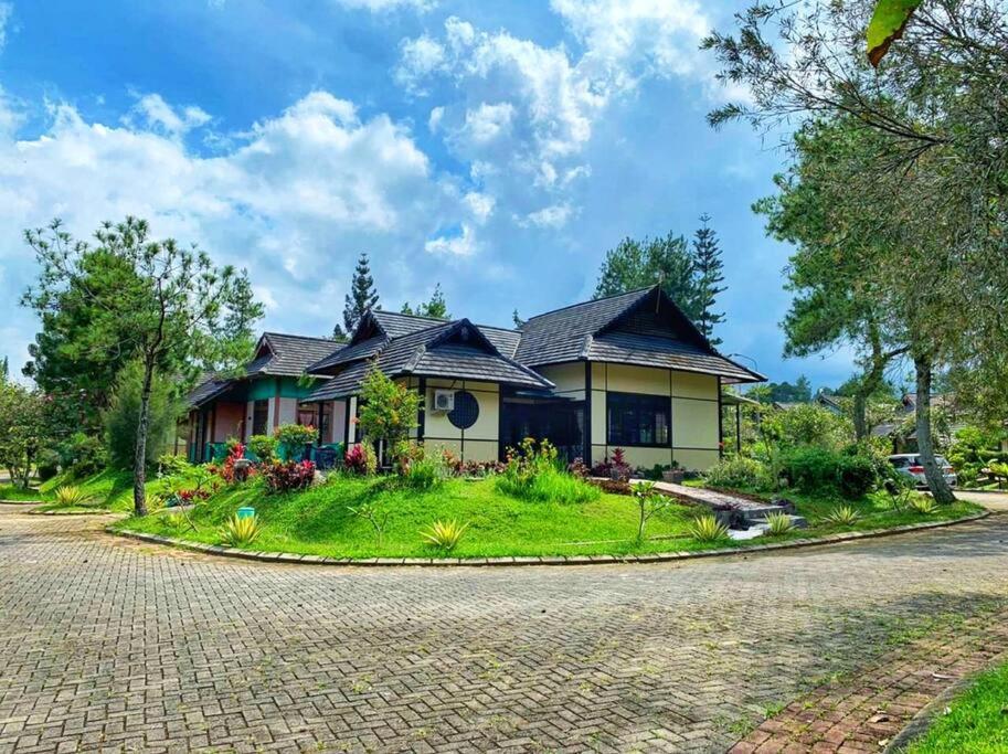 Designer Villa Tokyo Cianjur Ngoại thất bức ảnh