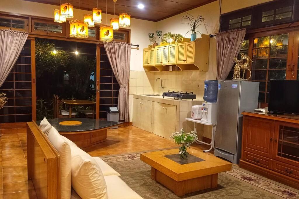 Designer Villa Tokyo Cianjur Ngoại thất bức ảnh