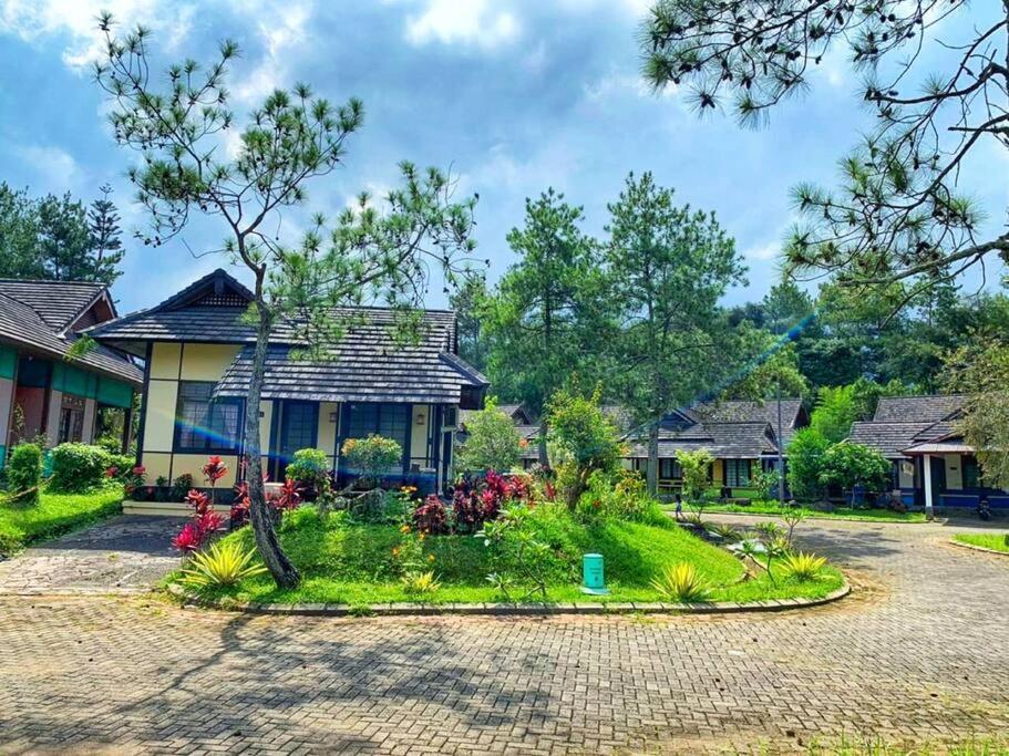 Designer Villa Tokyo Cianjur Ngoại thất bức ảnh