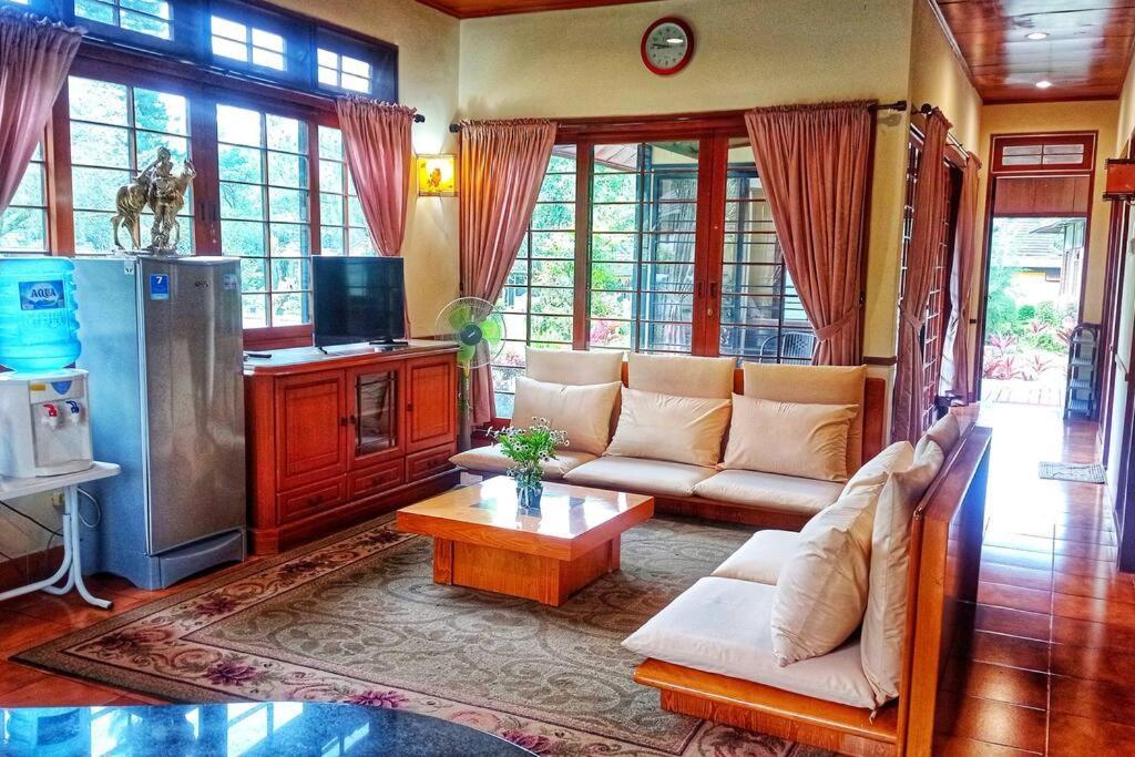 Designer Villa Tokyo Cianjur Ngoại thất bức ảnh