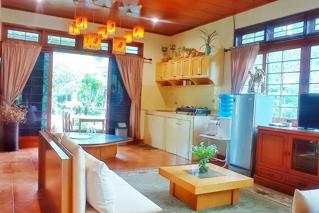 Designer Villa Tokyo Cianjur Ngoại thất bức ảnh