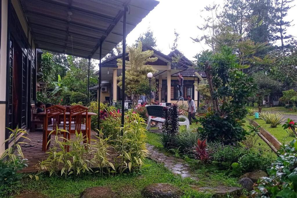 Designer Villa Tokyo Cianjur Ngoại thất bức ảnh