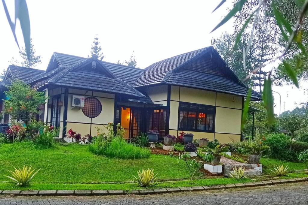 Designer Villa Tokyo Cianjur Ngoại thất bức ảnh