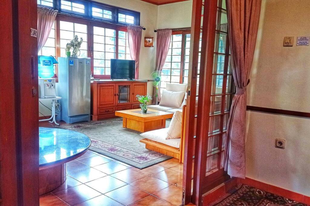 Designer Villa Tokyo Cianjur Ngoại thất bức ảnh